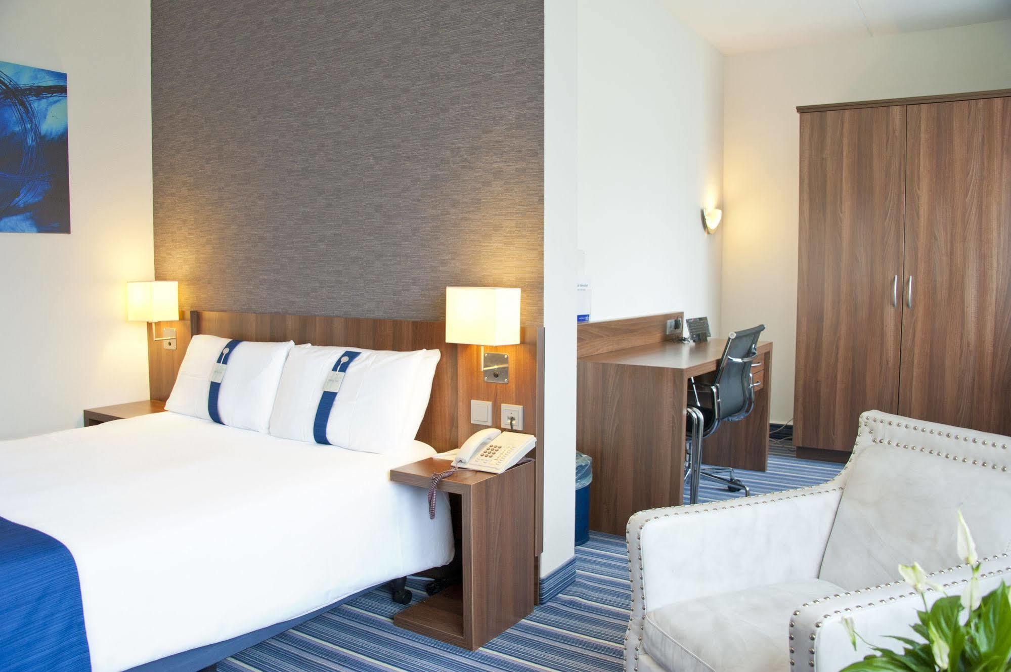 Hotel Port Of Moerdijk Esterno foto