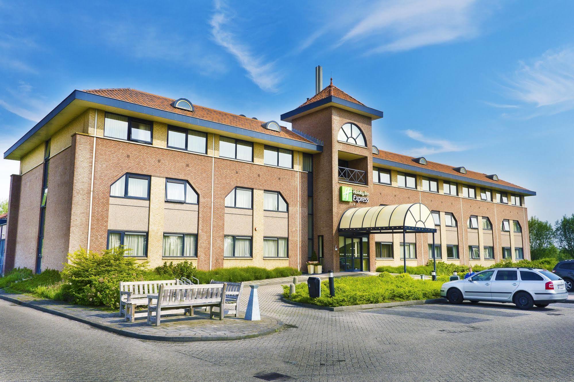 Hotel Port Of Moerdijk Esterno foto